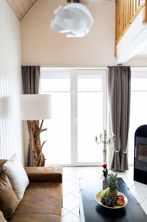 TV, fireplace, stereo