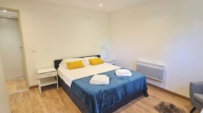 2 bedrooms, desk, soundproofing, iron/ironing board