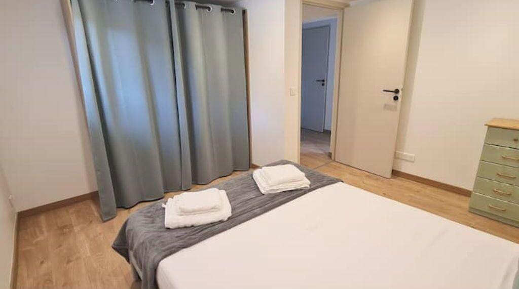 2 slaapkamers, een bureau, geluiddichte muren