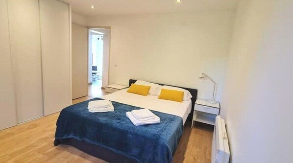 2 slaapkamers, een bureau, geluiddichte muren