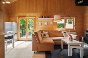 TV, fireplace, DVD player, books - Idyllic vacation home 200 m from Schwarzer See lake with large terrace - pure nature (Schwarz)