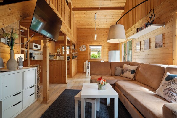 TV, fireplace, DVD player, books - Idyllic vacation home 200 m from Schwarzer See lake with large terrace - pure nature (Schwarz)