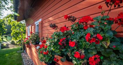 Idyllic vacation home 200 m from Schwarzer See lake with large terrace - pure nature