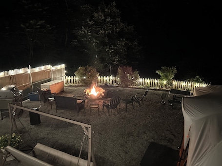 Terrace/patio. Beautiful Lakeside Haven at the Pines