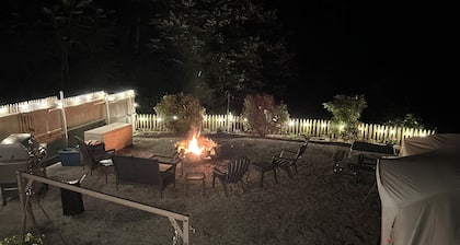 Lakeside Haven at the Pines / Tent