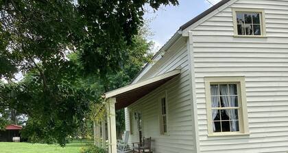 Greenwood Farm log cabin close to the Bourbon Trail and Keeneland