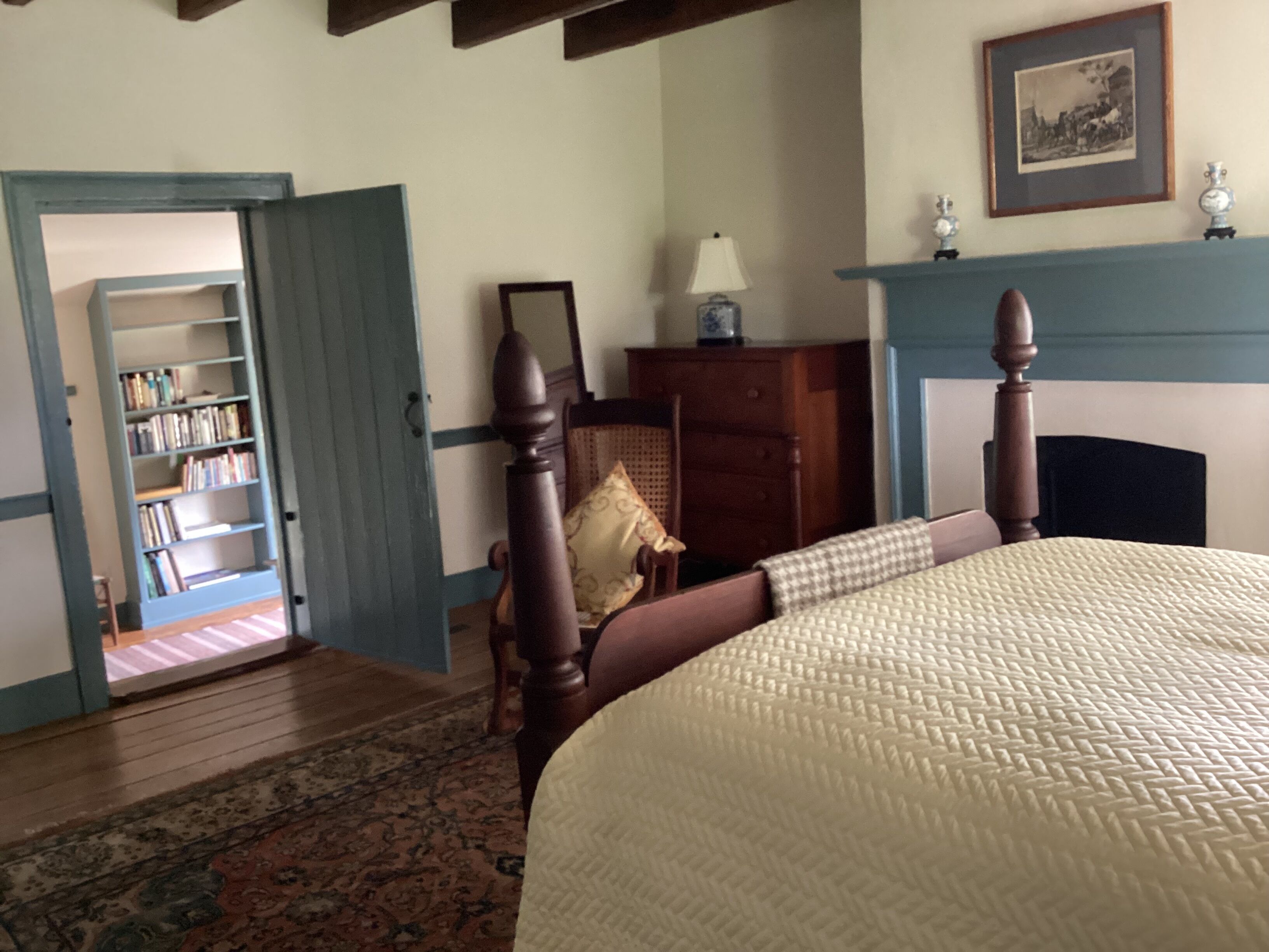 3 bedrooms, desk, iron/ironing board, free WiFi