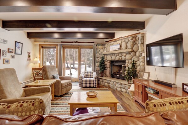 Smart TV, fireplace