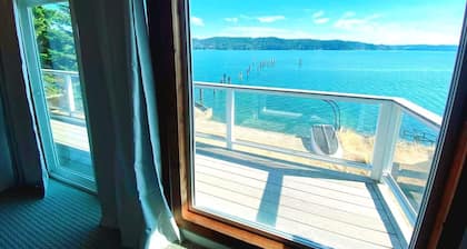 Waterfront beach house 3 minute walk to town.