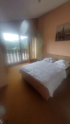 1 chambre, fer et planche à repasser, Wi-Fi gratuit