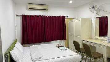 Deluxe Studio | Iron/ironing board, free WiFi