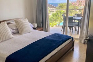 2 Schlafzimmer, Zimmersafe, Schreibtisch, Bügeleisen/Bügelbrett