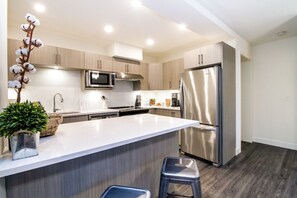 คอนโด | ครัวส่วนตัว | ตู้เย็นขนาดใหญ่, ไมโครเวฟ, เตาอบ, เตาประกอบอาหาร