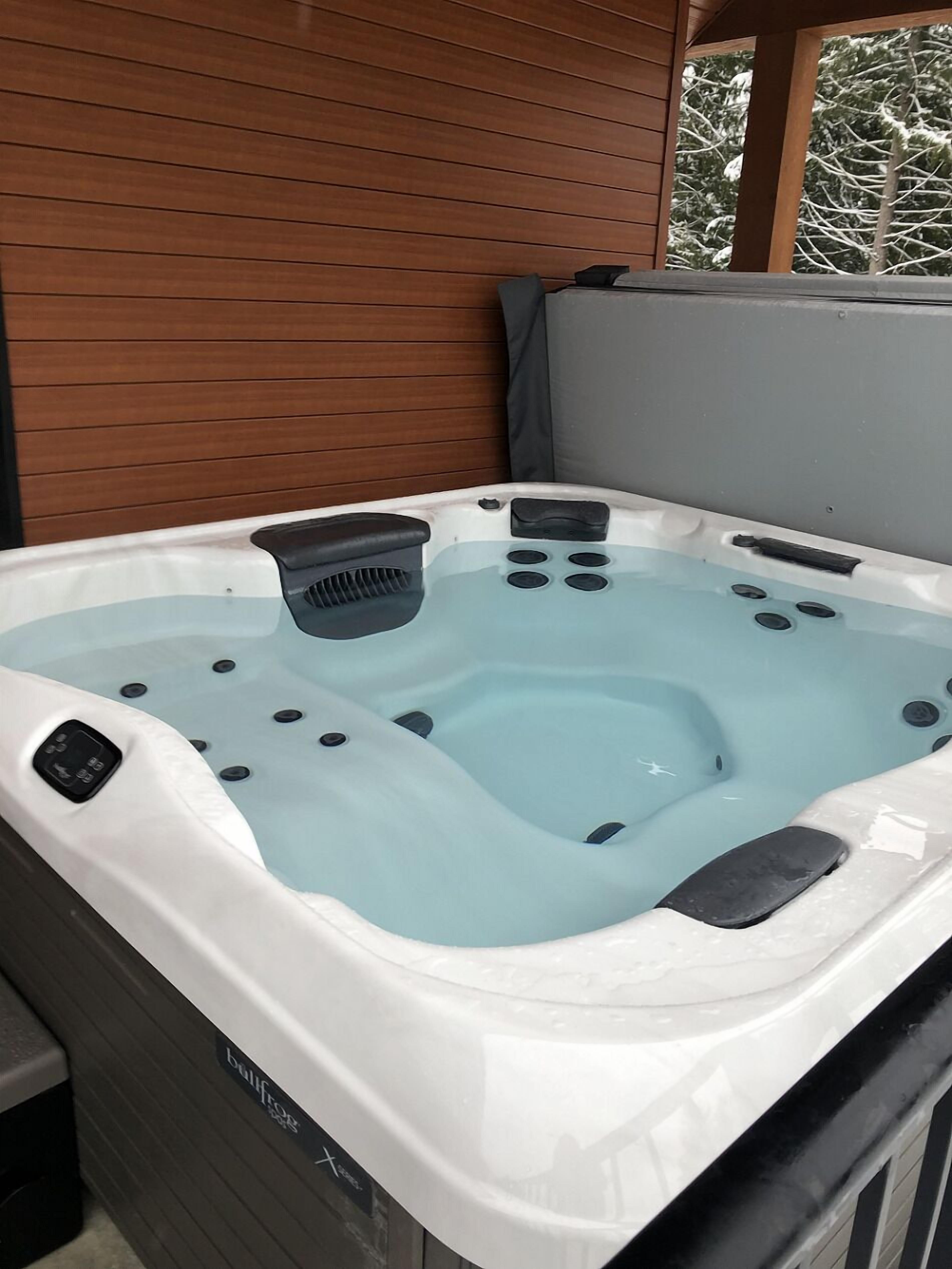 Revelstoke Retreat | Private spa tub