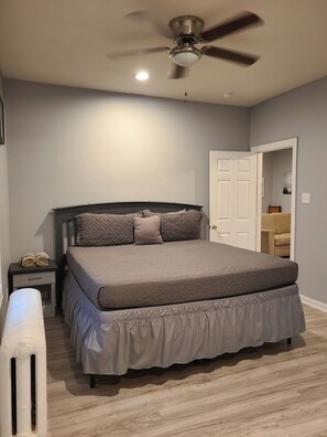 2 室のベッドルーム、アイロン / アイロン台、WiFi、ベッドシーツ