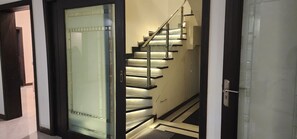 Interior - Haven Lodge, 7BR stylish holiday home with hot tub & mountain view (Islamabad)