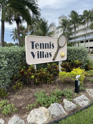 Property grounds - Walk to the beach and pool. (Stuart)