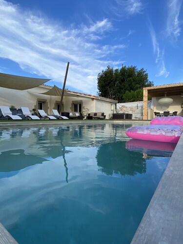 House with sauna/jacuzzi/foot pool in the Hermitage
​Rechercher des détails