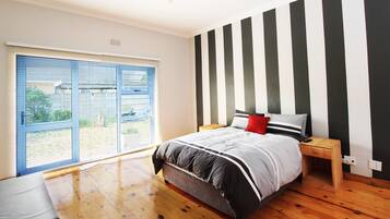 7 bedrooms, in-room safe, desk, iron/ironing board