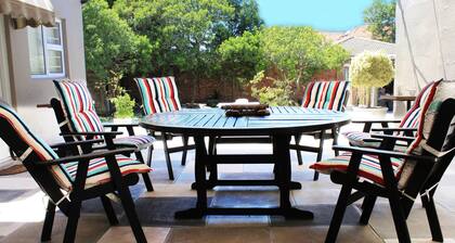 7 Rooms, 8 bathrooms and parking for 9 cars