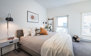 3 bedrooms, individually decorated, individually furnished - Revelation Retreat by Revelstoke Vacations (Revelstoke)