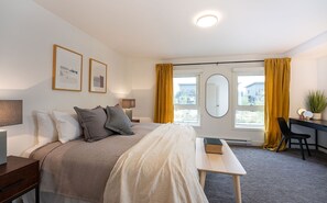 3 bedrooms, individually decorated, individually furnished - Revelation Retreat by Revelstoke Vacations (Revelstoke)