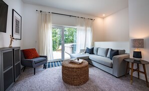 Living area - Revelation Retreat by Revelstoke Vacations (Revelstoke)