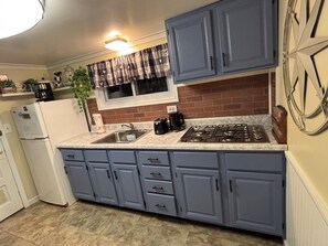 Fridge, microwave, stovetop, coffee/tea maker
