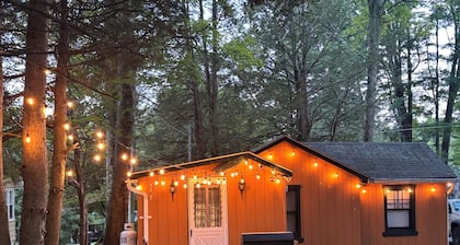 Rustic & cozy 2BR in Smallwood – dog friendly, near lake, hiking & Woodstock