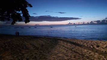 Beach nearby, sun-loungers, beach towels