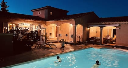 Villa 10 persons with swimming pool, near the village