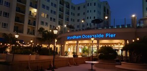 Exterior - 50 steps to the beach, by Oceanside Pier (Oceanside)