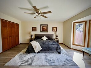 4 bedrooms, iron/ironing board, free WiFi, bed sheets - The Akes house is a great place to relax and let all your aches fade away.  (Cheyenne)