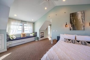 3 habitaciones, tabla de planchar con plancha, wifi y ropa de cama
