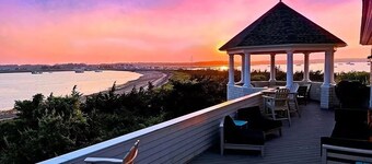 Stunning Luxury House with Sunset and Private Beach