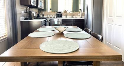 ABQ Home Overlooking Mountain- Near Sandia Tramway + Balloon Fiesta