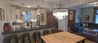 Beautiful restored home in historic Old Oaks! Close to downtown!