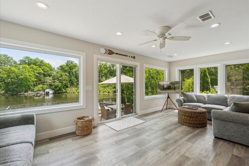 All Sports Lake Orion "Hidden Bay Lake Cottage"