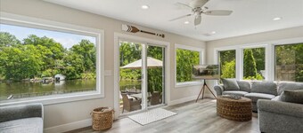 All Sports Lake Orion "Hidden Bay Lake Cottage"