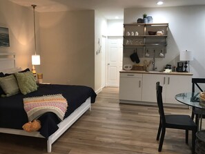 2 bedrooms, desk, iron/ironing board, travel crib