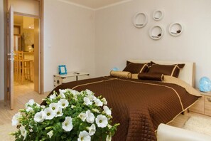 1 soverom, skrivebord, wi-fi (inkludert) og sengetøy