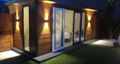 Meezee Pearl Double Bedroom Lodge with free parking