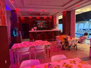 Poolside bar - Park Springs Hotel (Cape Coast)