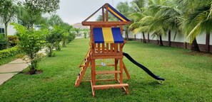 Children’s play area – outdoor