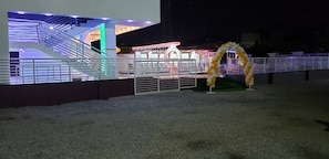 Kolam renang terbuka