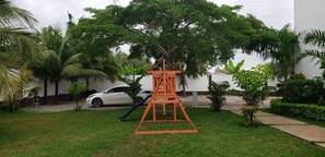 Tempat bermain anak - outdoor