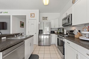 冰箱、微波炉、烤箱、炉灶