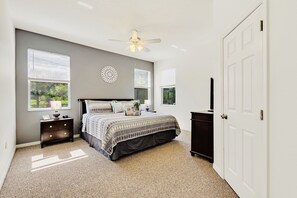 4 soverom, safe på rommet, strykejern/-brett og reiseseng for barn