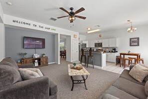 智能电视、电子游戏、桌上足球、乒乓球