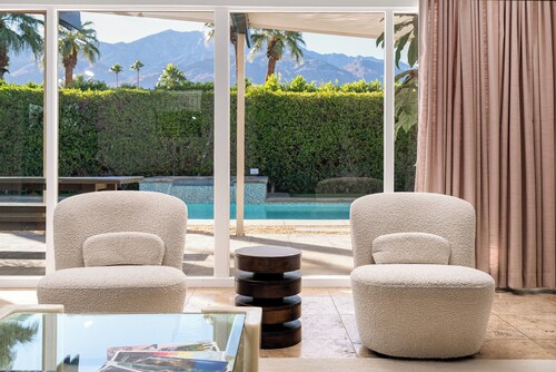 Mid-Century Home, HUGE Pool & Spa, 5-min to downtown - HAVANA HOUSE PALM SPRINGS